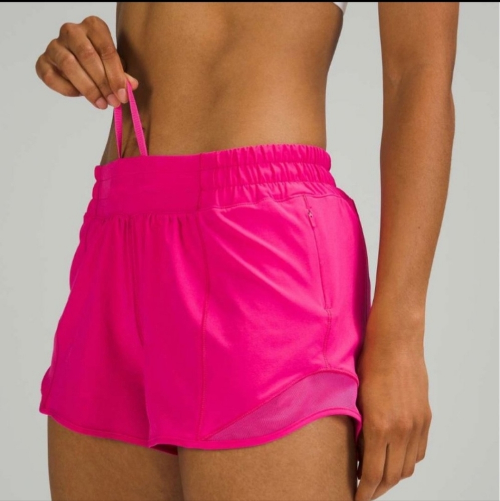 Lululemon Hotty Hot 4" Shorts Size 6